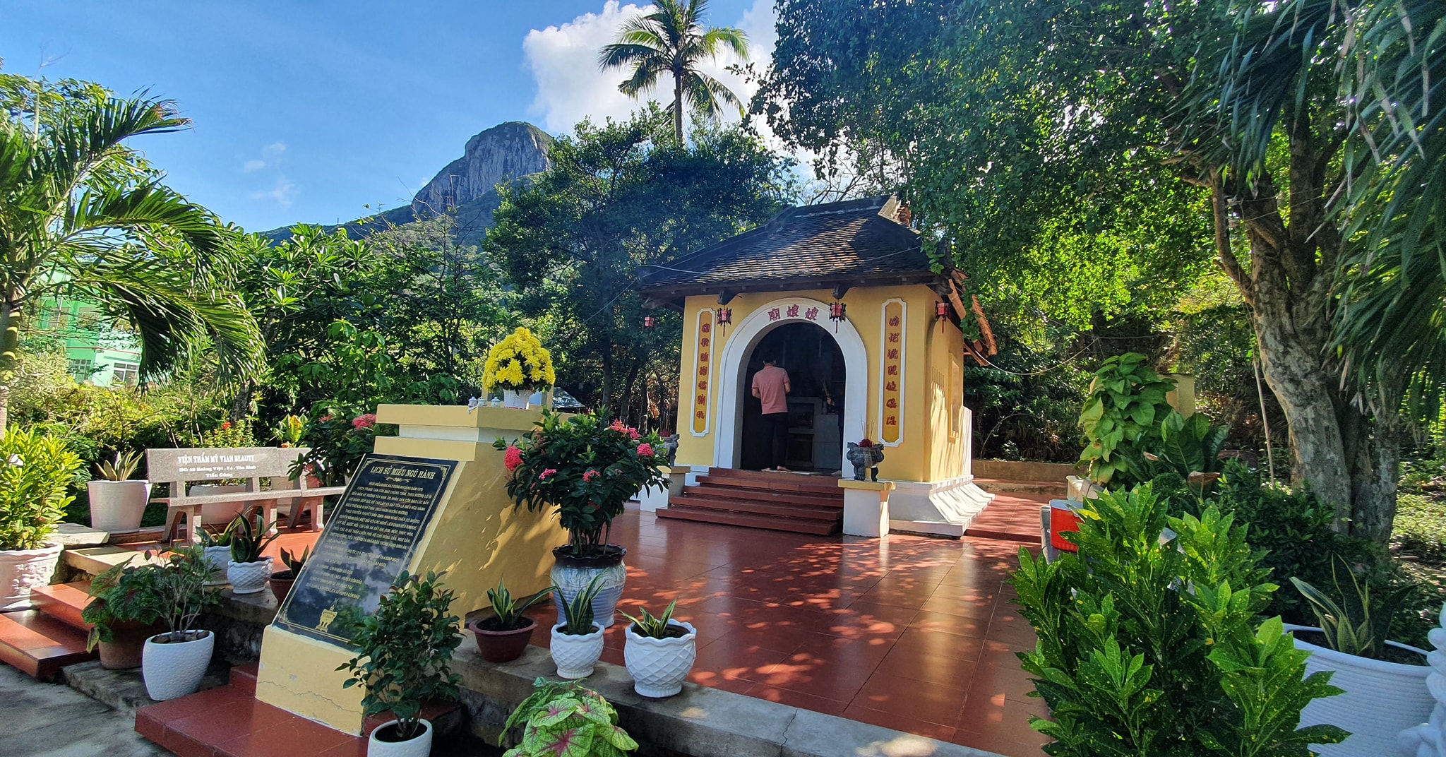 Miếu Bà Ngũ Hành Côn Đảo