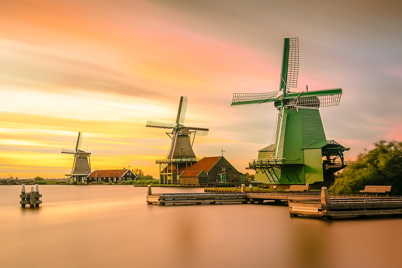 zaanse_schans_netherlands_unsplash